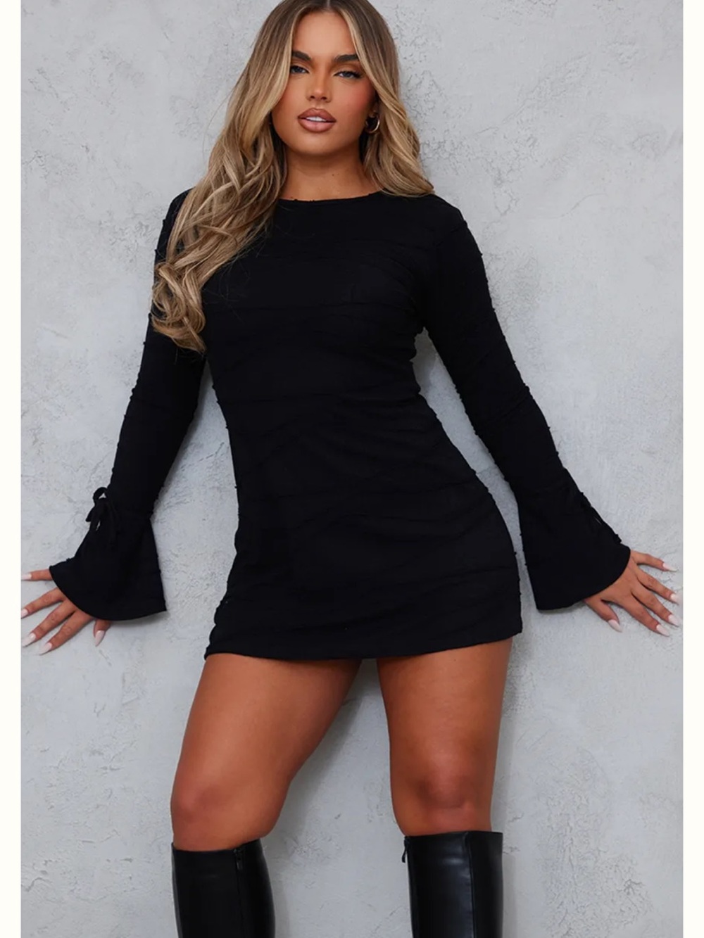 PrettyLittleThing TEXTURED JERSEY CUT OUT BACK LONG SLEEVE BODYCON DRESS